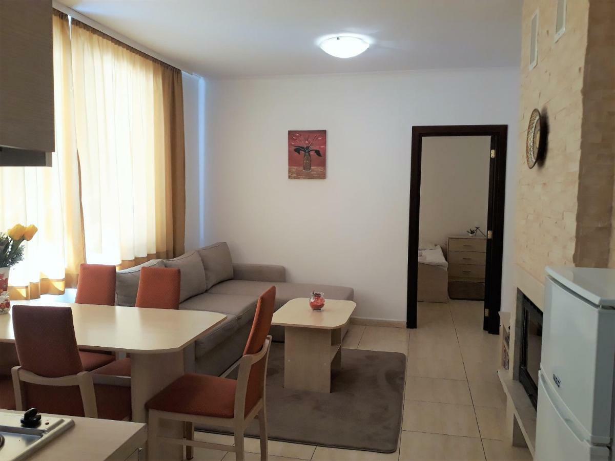 Apartment Snezhanka ปอมโปโรโว ภายนอก รูปภาพ